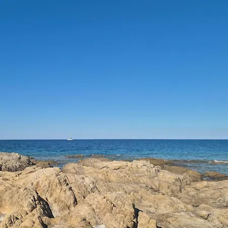 Giga Daire Algajola (Corsica)